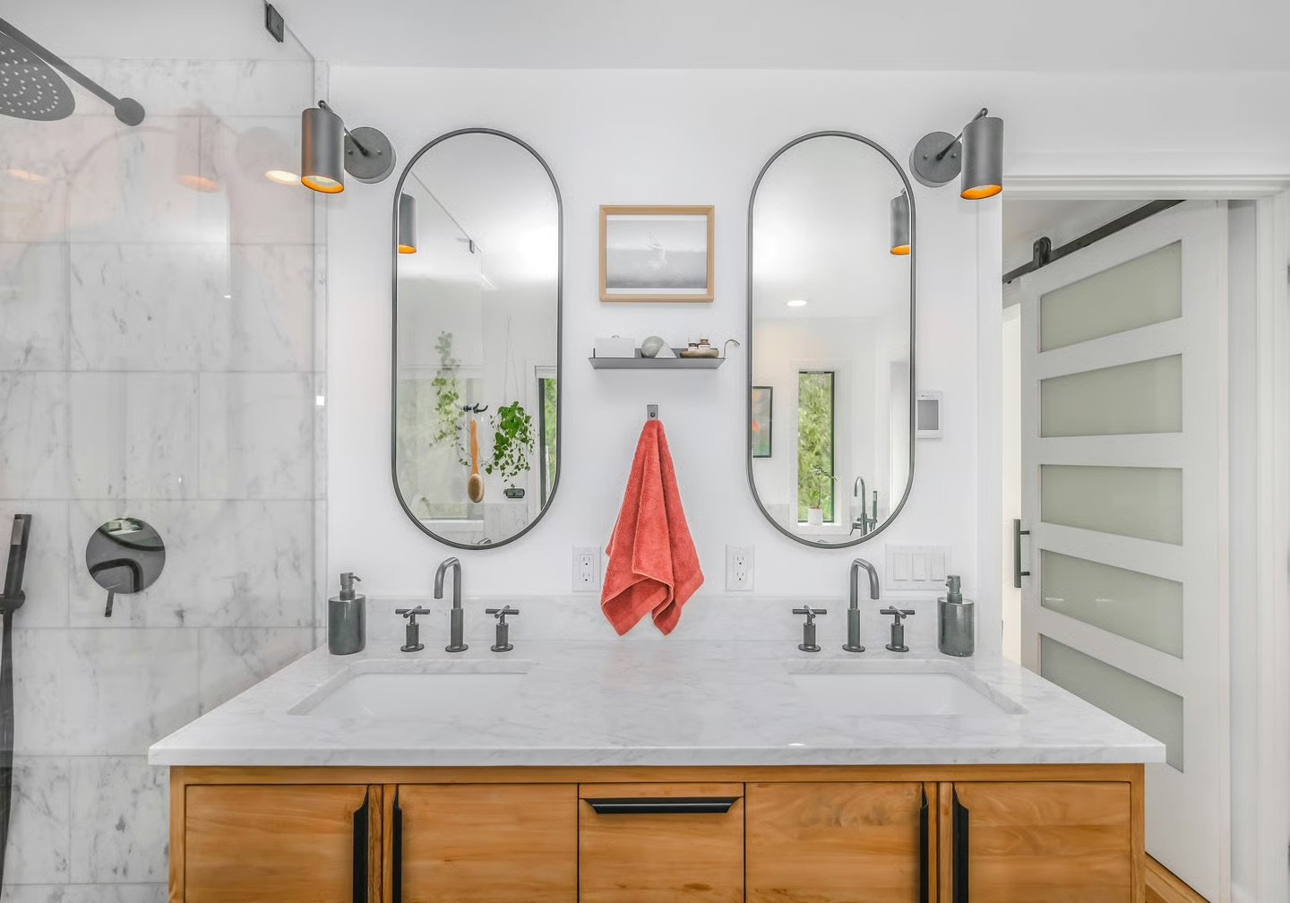 Custom mirror and splashback
